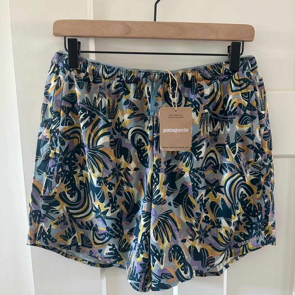 Patagonia women’s multi trail shorts 5 1/2, size medium
